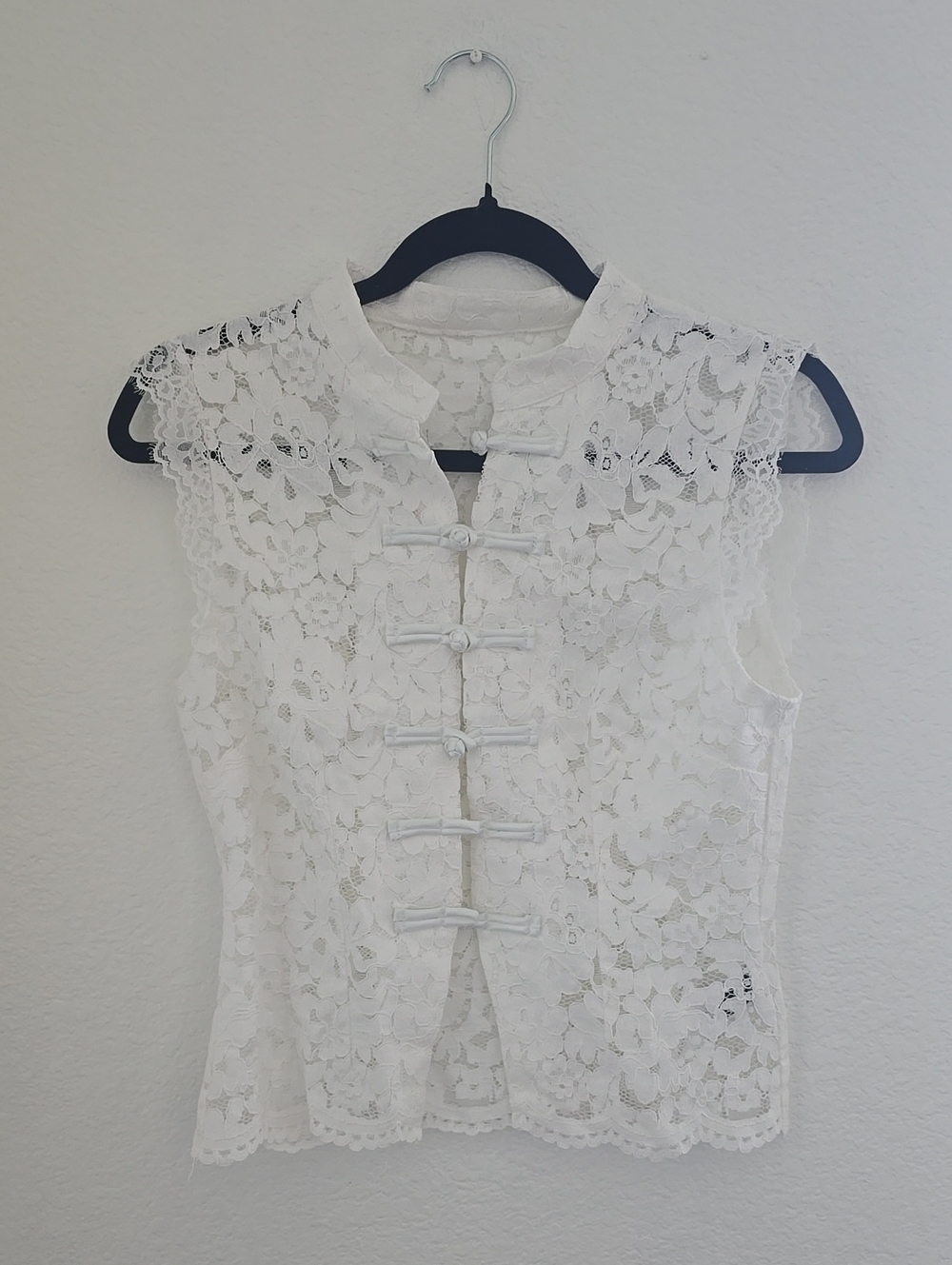 Cider Mandarin White Lace Sleeveless Blouse